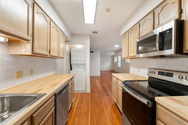 Building Photo - 71 Benefit St