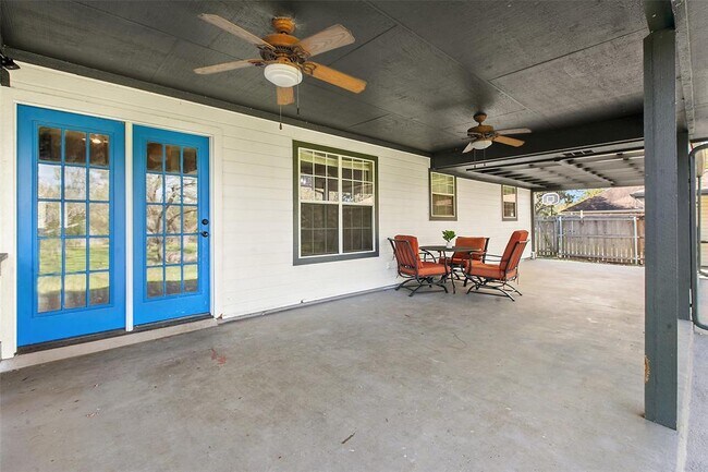Building Photo - 124 Poplar Dr
