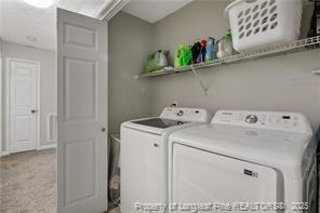 Building Photo - 2527 SIlverbell