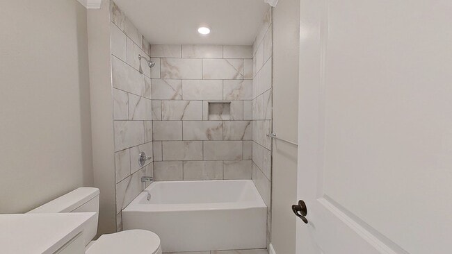 Building Photo - 211 Lucy St