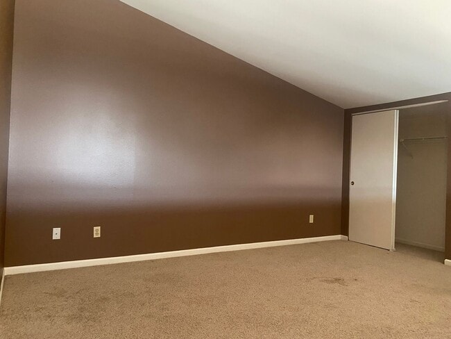 Building Photo - 2 Bedroom 2 Bathroom with Loft- Available Now!