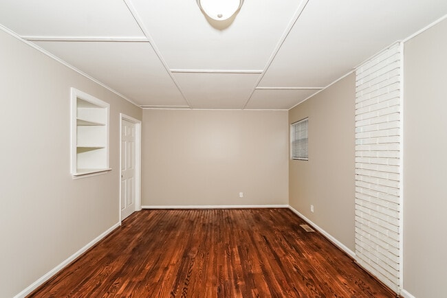 Building Photo - 2428 Briarcliff Dr