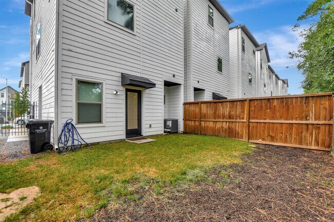 Building Photo - 3704 Creekmont Grn Ln