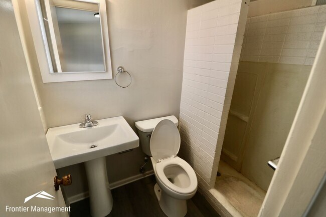 Building Photo - Unique Studio Apartment Located in East Manhattan!