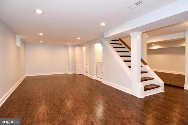Building Photo - 7125 Harrison Ln