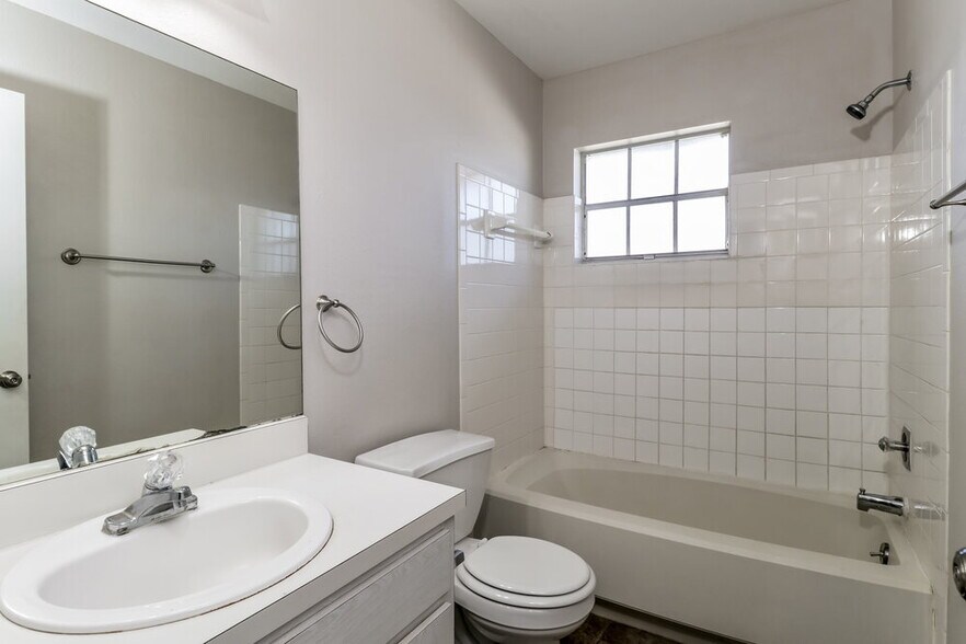 Building Photo - 5105 Chamber Ct