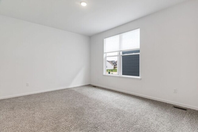 Building Photo - 710 Alban Aly