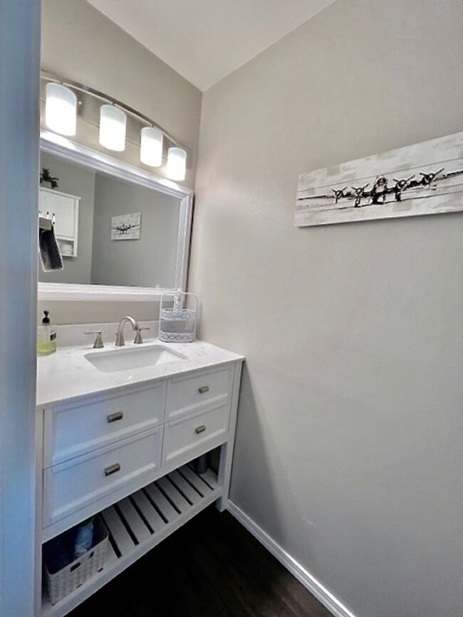 Building Photo - FURNISHED Two Bedroom Two Bath Condo on th...