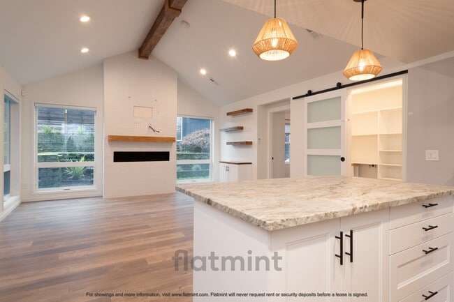 Building Photo - 16111 Stone Ave N