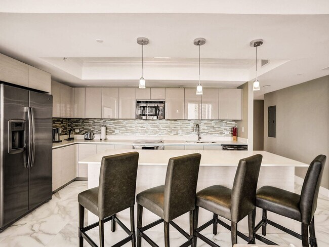 Building Photo - 2602 E Hallandale Beach Blvd