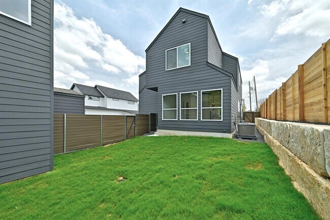 Building Photo - 2308 Maxwell Ln
