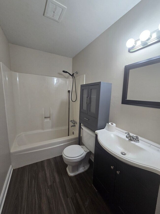 Building Photo - 3 Bedroom Split Entry - Gateway School District