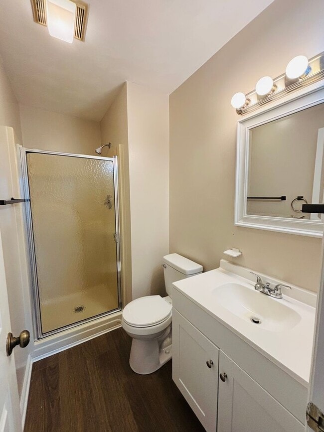 Building Photo - 876 Patrick Henry Dr