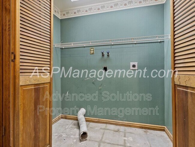 Building Photo - 10094 Faunsdale Dr