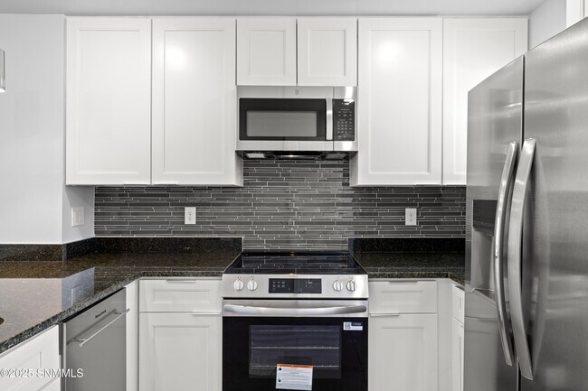 Building Photo - 1380 Monte Vista Ave