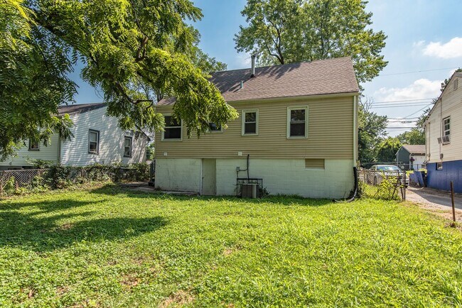 Building Photo - 6325 Jefferson Ave