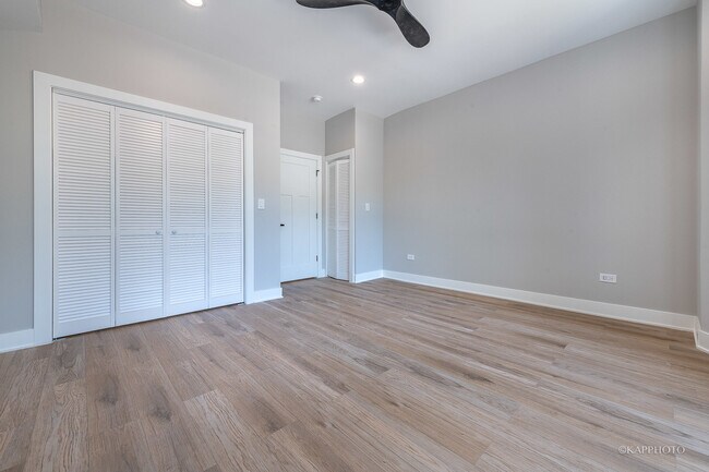 Building Photo - 4152 S Prairie Ave