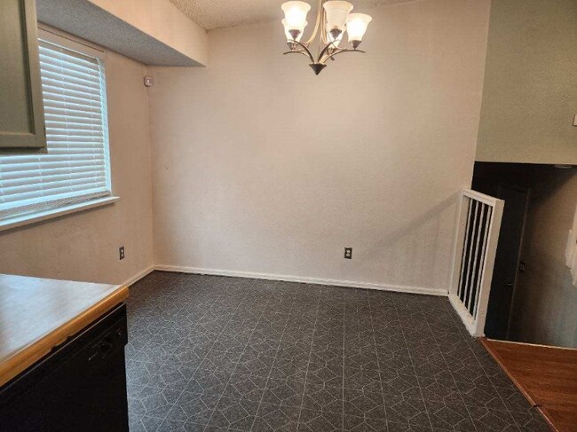 Building Photo - 3483 Foxridge Dr