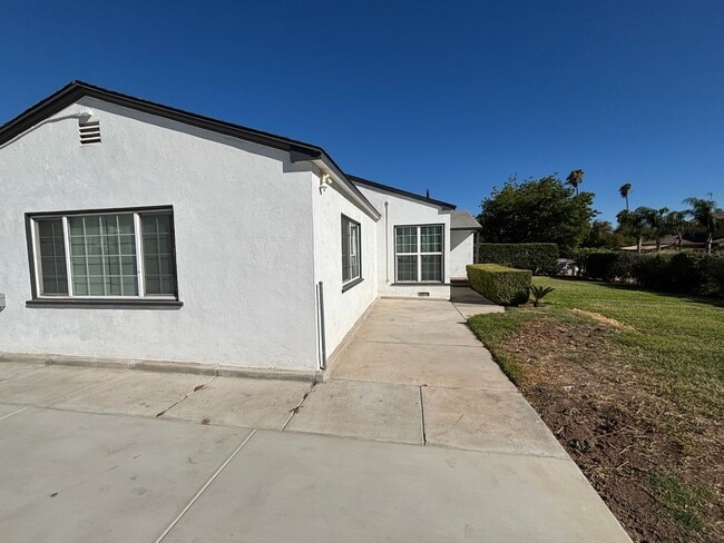 Building Photo - Upgraded 3 bedroom home!