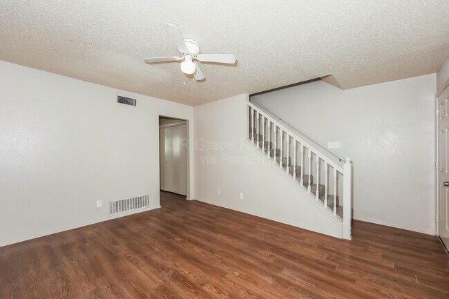 Building Photo - 5931 Shadydell Dr