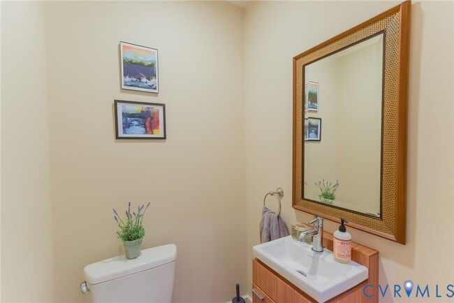 Building Photo - 105 E Broad St