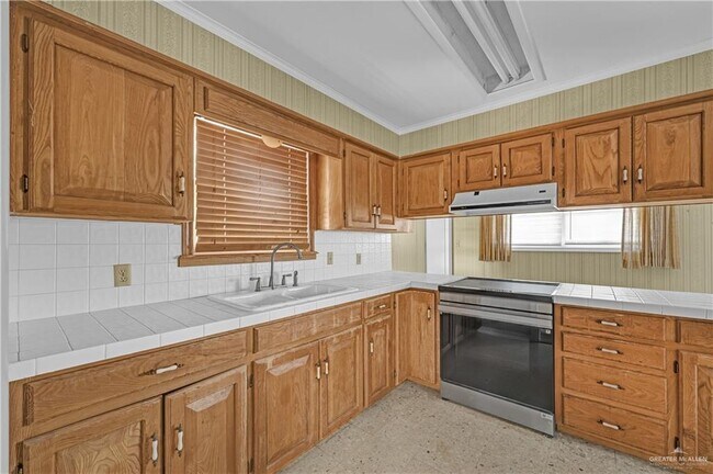 Building Photo - 21 E Walnut Ave