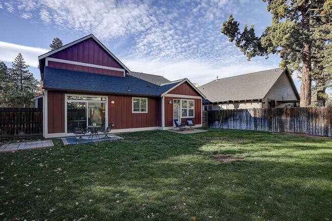 Building Photo - Great SW Bend Home Minutes from the Old Mill!