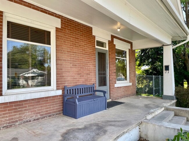 Building Photo - 160 500 S