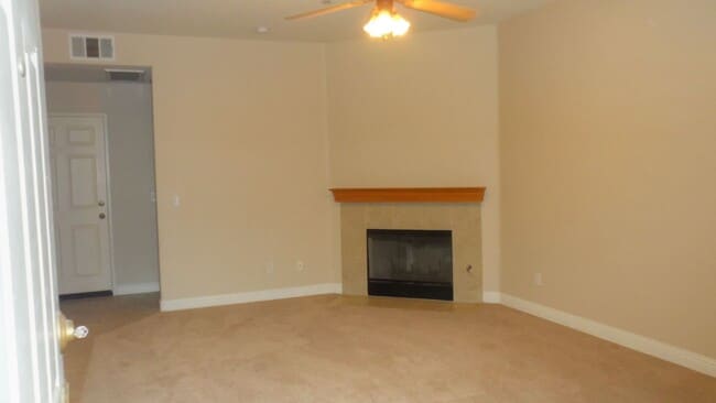 Building Photo - Charming 2 Bed/2 Bath Townhouse In Redlands!