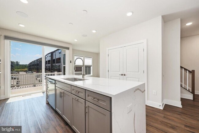 Building Photo - 1743 Riverbluff Ave