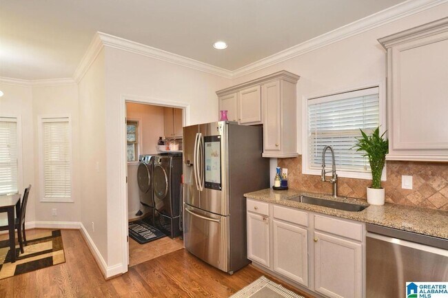 Building Photo - 221 Castlehill Dr
