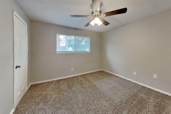 Building Photo - 12311 Oak Park Dr
