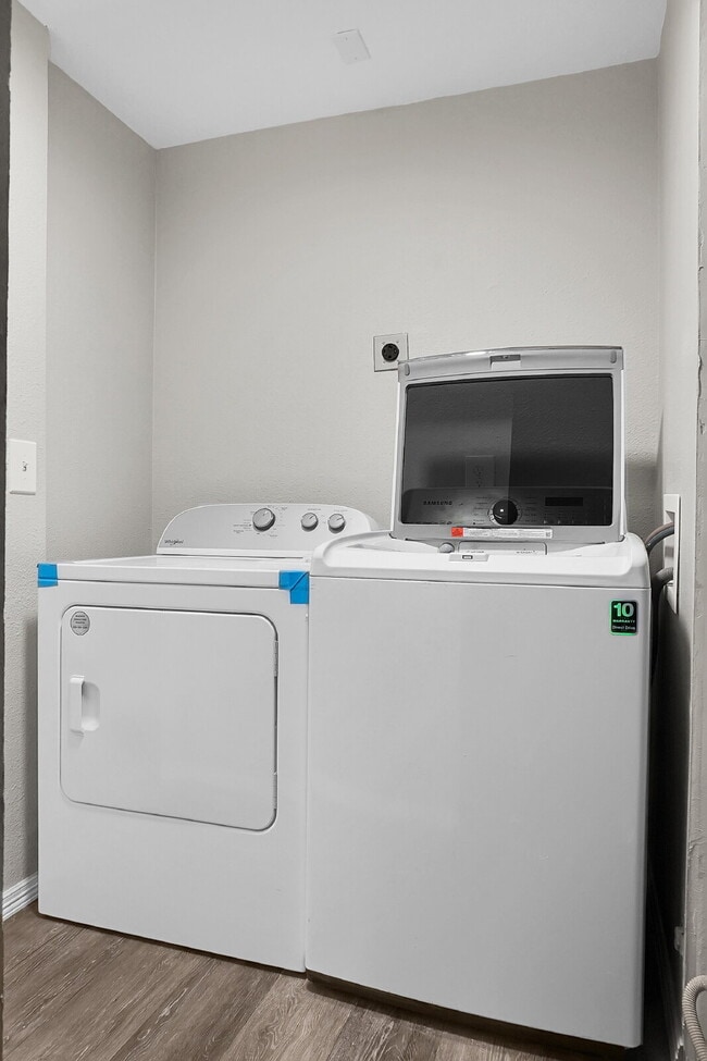 Building Photo - $1,745.95 -  2 Bed, 2 Bath Townhome in CO Springs with In Unit Laundry and Attached Garage!