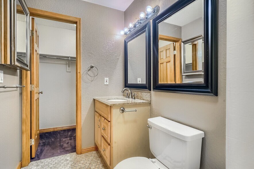 Building Photo - 8327 S Upham Way