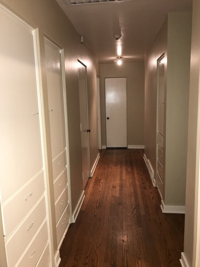 Building Photo - 3 bed home in historic area for rent near the Paseo district, on Hudson between NW 23rd and NW 36th.