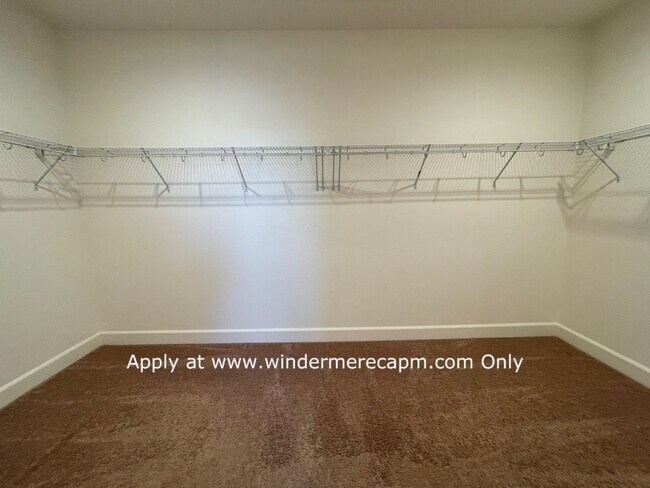 Building Photo - 4 BDRM 3 BA Bright Home with Open Kitchen ...