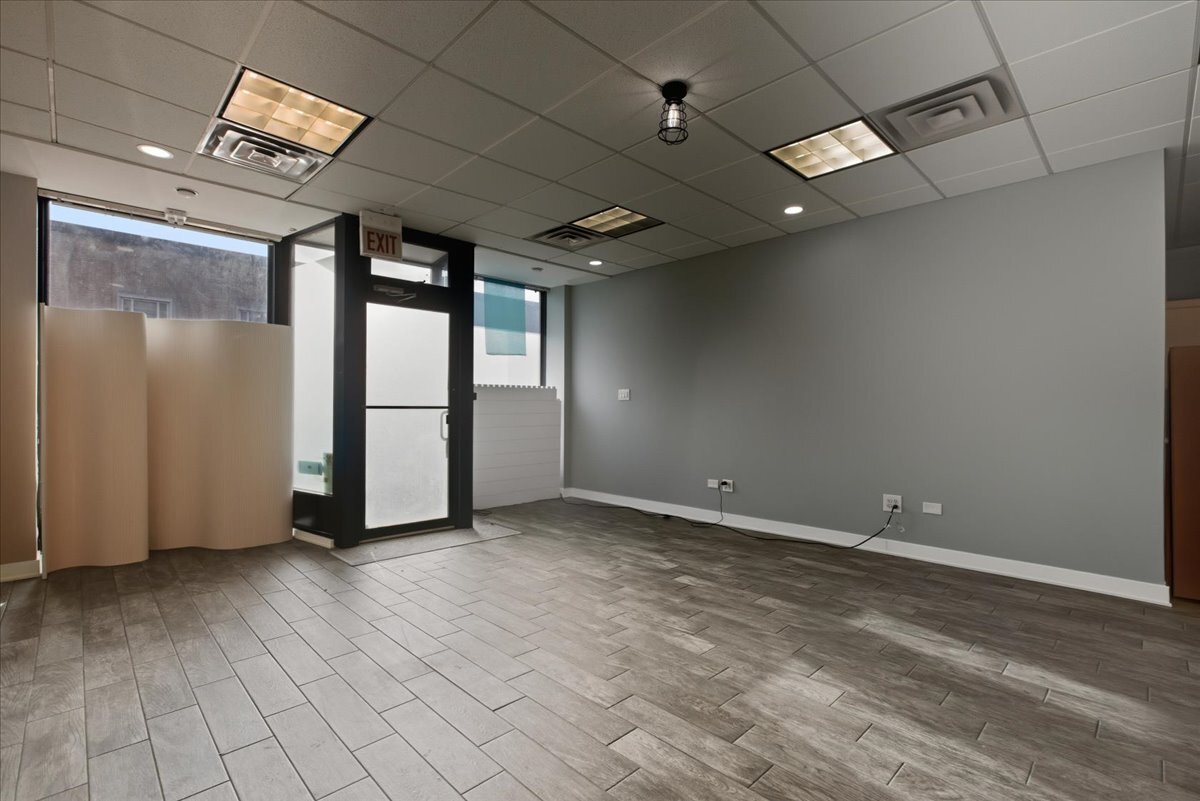 Building Photo - 1338 W Irving Park Rd