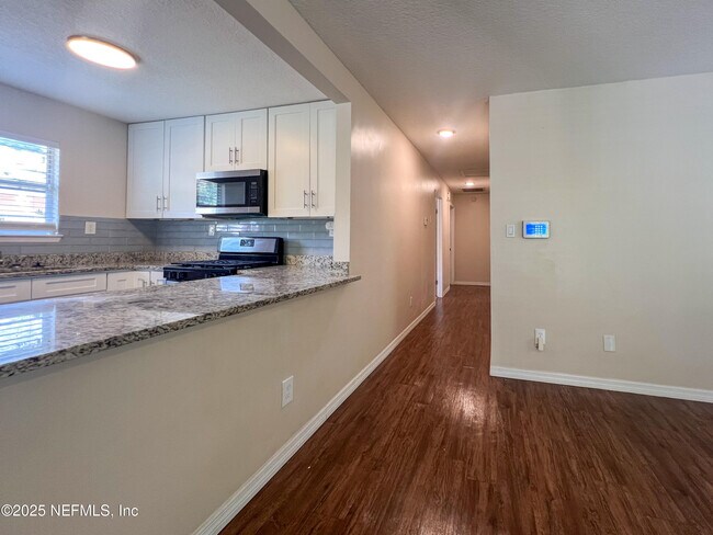 Building Photo - 426 Walnut Ct