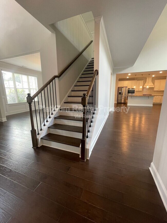 Building Photo - 1825 Dahlia Dr