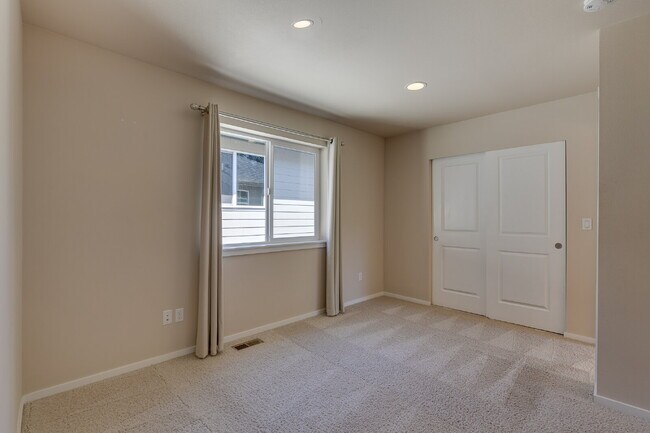 Building Photo - Luxury Home in Kenmore / Bothell!
