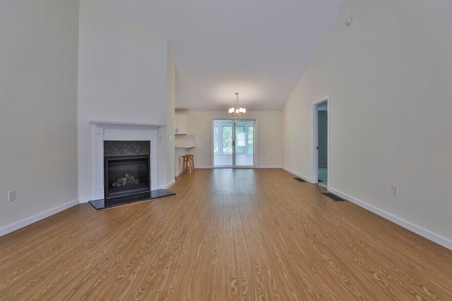 Building Photo - 4 Myopia Ln