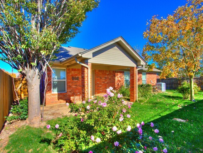 Building Photo - Charming 3 Bed, 2 Bath Home for Rent in Norman!