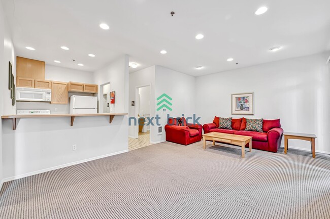 Building Photo - 2 BED & 1.5 BATH TOWNHOUSE FOR RENT