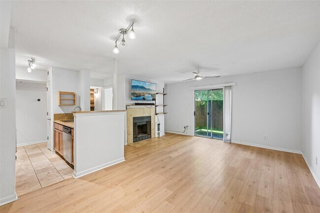Building Photo - 3204 Menchaca Rd
