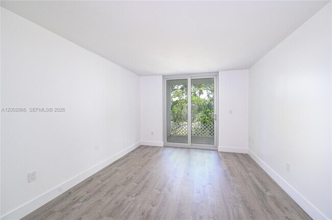 Building Photo - 650 NE 64th St