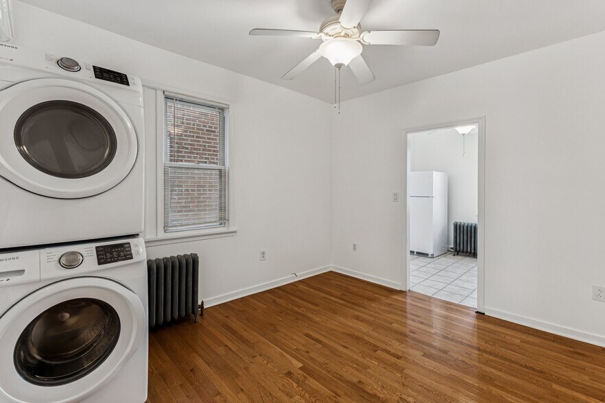 Building Photo - 806 S 47th St