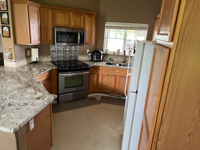 Building Photo - 2346 NE Ashton Way