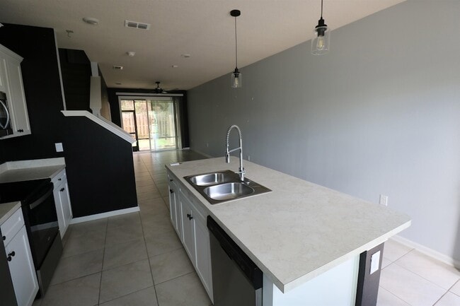 Building Photo - 172 Whispering Brk Dr