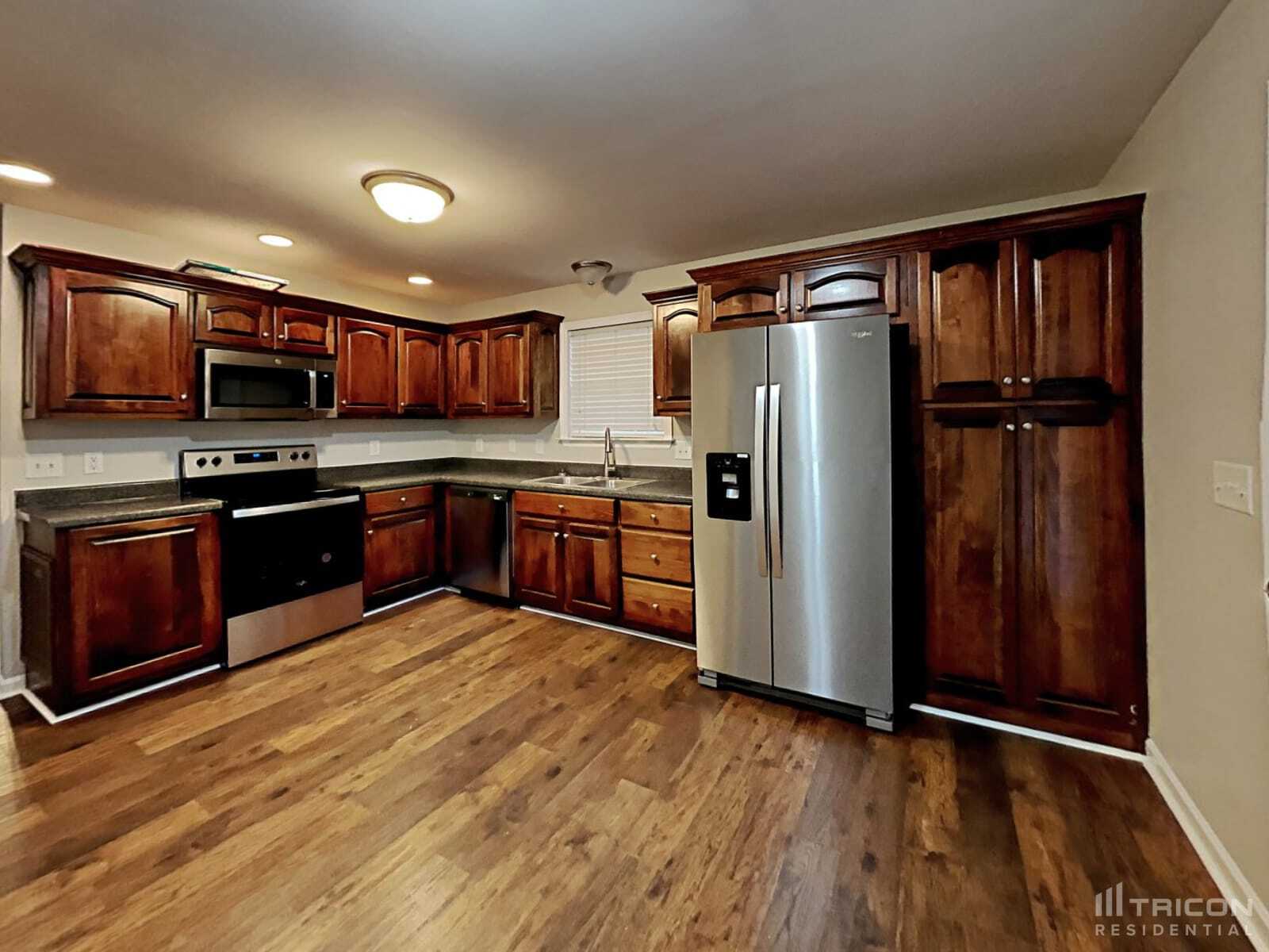 Building Photo - 703 Maple Ct
