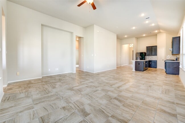 Building Photo - 4727 Crest Hill Dr